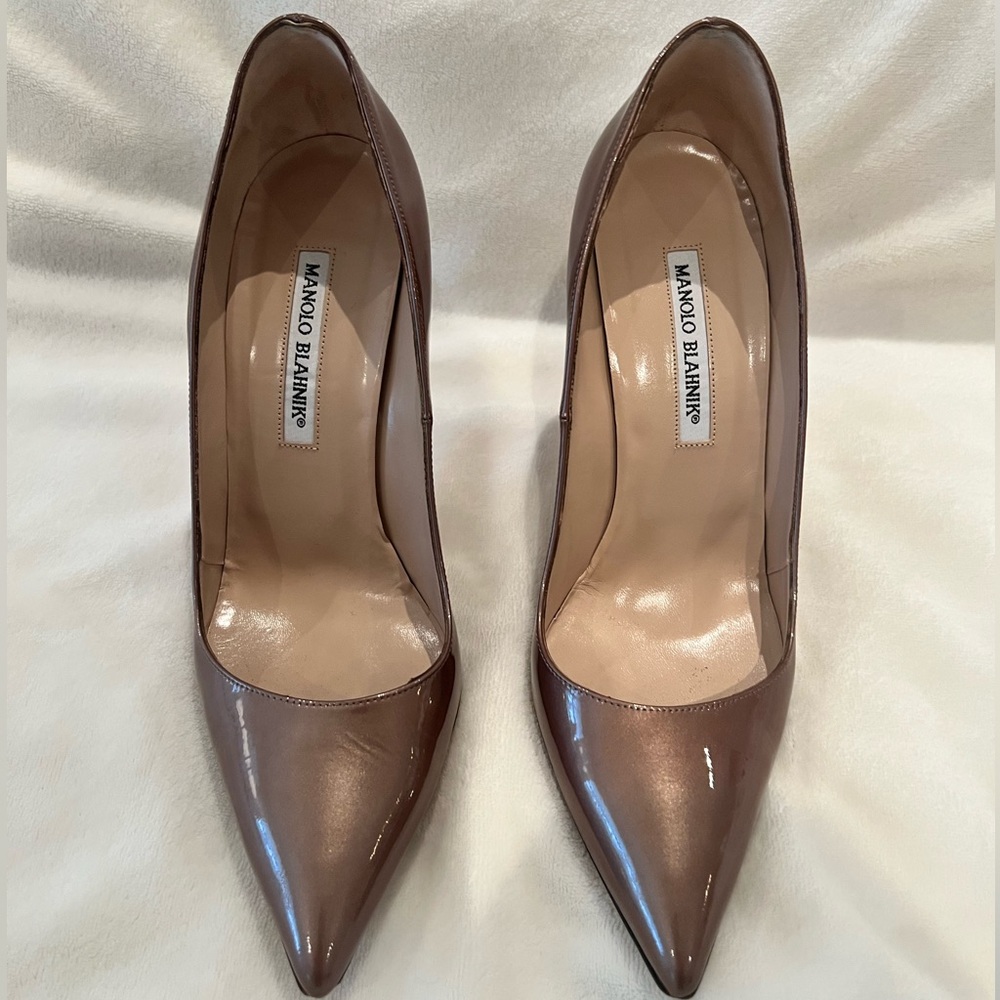Manolo Blahnik BB 105mm taupe patent heels